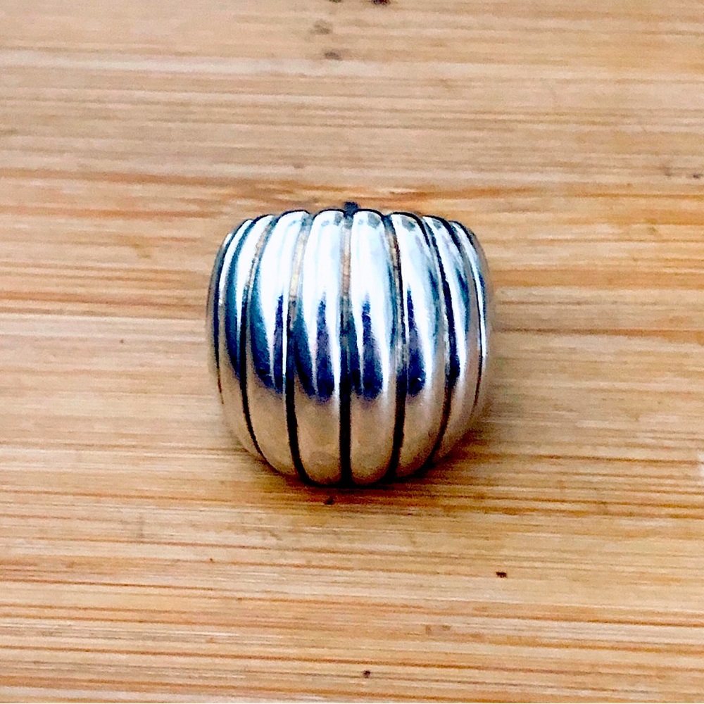 $192 John Hardy Estate Ribbed Dome Ring Sterling Well Marked Size 7 & 1/2 - Picture 3 of 8